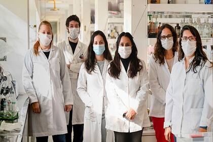 El equipo de científicos que desarrolla la vacuna ArVac