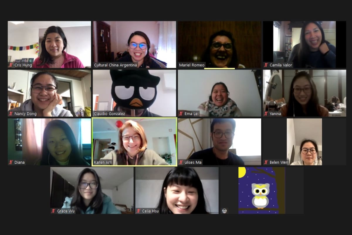 El equipo de docentes y administrativos de la Asociación Cultural Chino Argentina