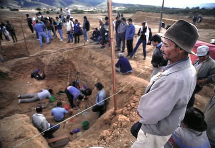 El equipo de especialistas pudo delimitar un área de 9000 metros cuadrados, divididos en tres cuadrantes, gracias al testimonio del tractorista