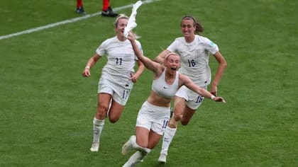 El equipo de investigación de la Universidad de Portsmouth ayudó a la selección femenina de fútbol a identificar el sujetador apropiado para cada una de sus integrantes