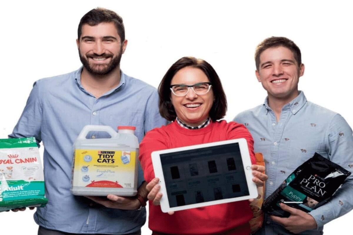 El equipo de la aplicación de las mascotas que se ocupa de acompañar en el crecimiento de tus animales