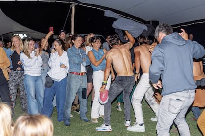 El equipo de La Hache en pleno festejo.