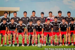 El club rosarino fundado por la familia Messi salteará divisiones y jugará en la Primera C desde 2026