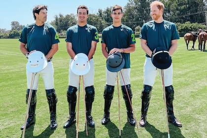 El equipo de Los Padres, con Figueras y Harry en las puntas, tomada por
Aurora Figueras (se coronaron campeones).