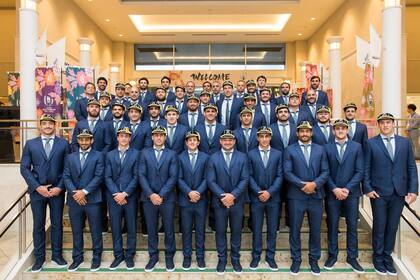 El equipo de los Pumas uniformado para la emotiva bienvenida recibida en Japón