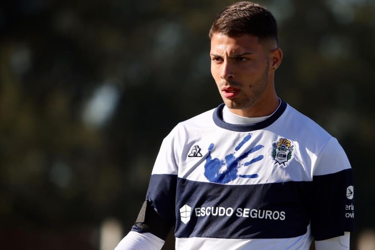 El equipo de reserva de Gimnasia salió a la cancha para jugar con Vélez con una camiseta conmemorativa para con Carlos Timoteo Griguol.