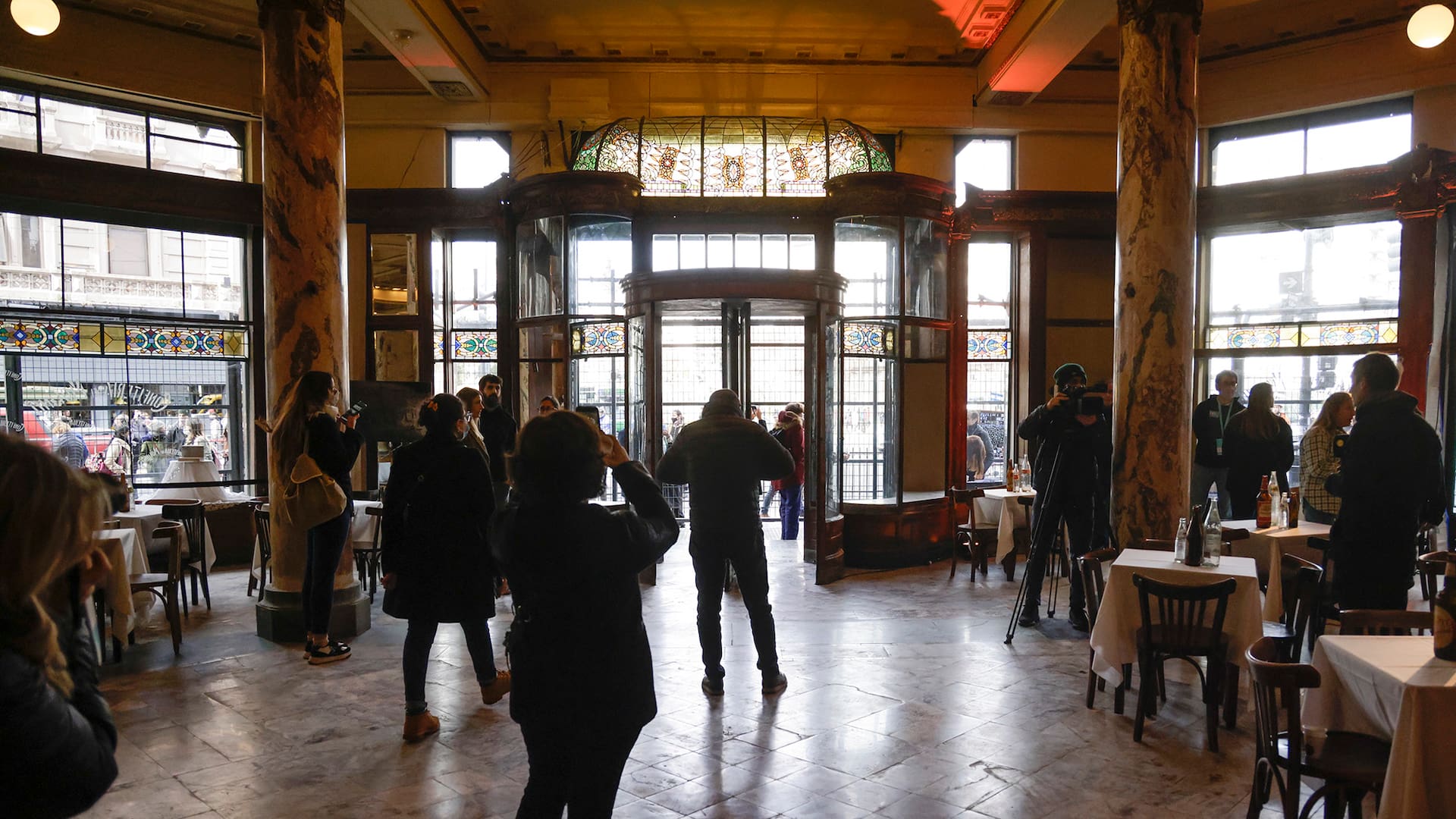 El equipo de restauradores incluyó a más de 40 expertos