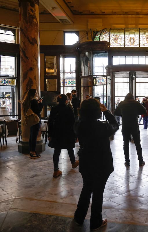 El equipo de restauradores incluyó a más de 40 expertos