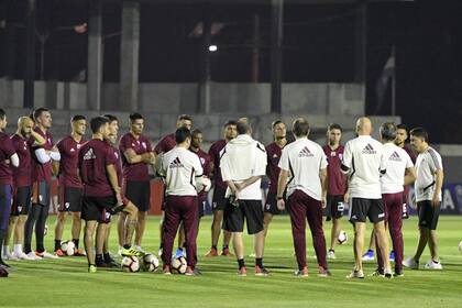 El equipo de River se entrenó anoche en Paraguay
