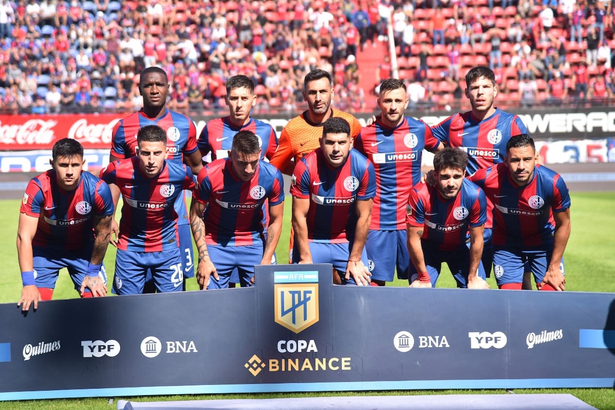 El equipo de San Lorenzo antes de jugar con Platense, cuando Ricardo Centurión fue titular