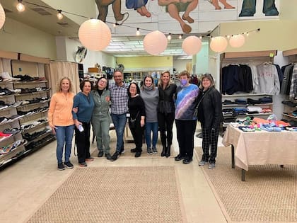 El equipo de The Little Shop of Kindness, listo para organizar una nueva boda (Archivo https://www.ttlcnyc.org/)