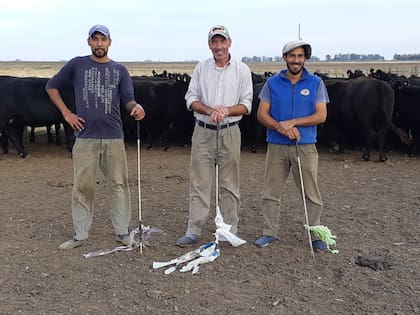 El equipo de trabajo de Aguiló: Enzo Abraham, Fabián Abraham (encargado) y Nahuel Matos