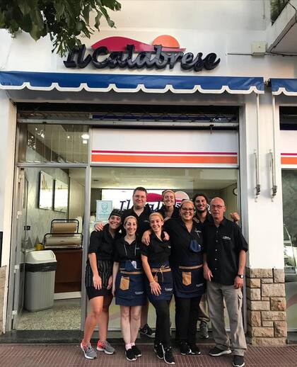 El equipo de trabajo de la heladería.
