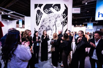 El equipo del Moderno con la obra "Hospital de día", de Florencia Rodríguez Giles, en Ruth Benzacar