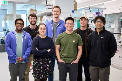 El equipo del primer estudio publicado en Nature: Januka Athukoralage, Nicholas Perry, Silvana Konermann, Matthew Durrant, Patrick Hsu, James Pai y Aditya Jangid. / Ray Rudolph