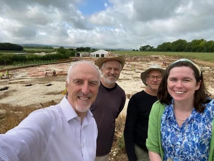 El equipo del Trinity College y la Universidad de Bournemouth excavó y analizó esqueletos de 57 personas