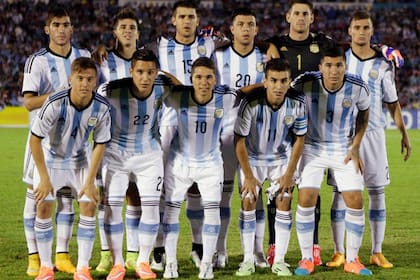 El equipo dirigido por Humberto Grondona que se consagró campeón en el Sudamericano de Uruguay 2015
