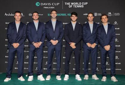 El equipo español de Copa Davis en Málaga: Roberto Bautista Agut, Pedro Martínez, Marcel Granollers, Carlos Alcaraz, Rafael Nadal y el capitán David Ferrer