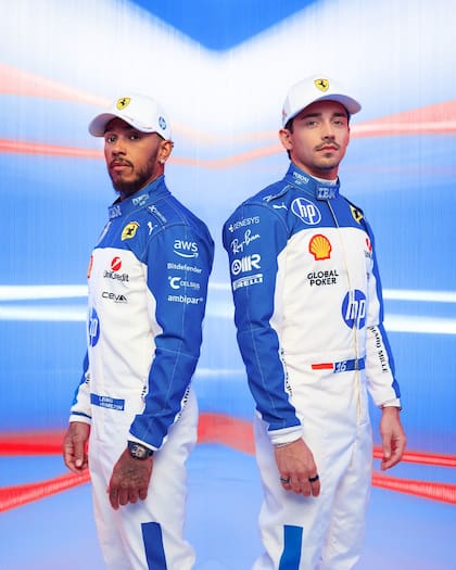 El equipo Ferrari presentó un nuevo diseño en su auto de F1 y en los trajes que utilizan los pilotos