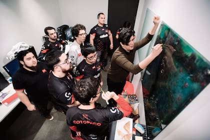 El equipo Gillette Infinity, con base en Chile, repasa técnicas antes de la competencia
