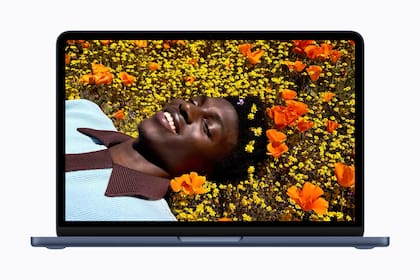 El equipo incluye pantalla Liquid Retina de 13 pulgadas y chip A18 Pro