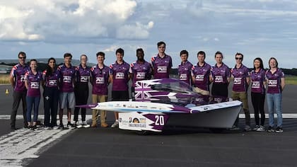 El equipo lleva 20 años y cinco generaciones de estudiantes, especiálizandose en el campo de los autos solares.