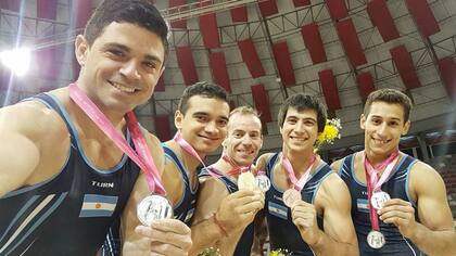 El equipo masculino se quedo´ con el segundo escalo´n del podio