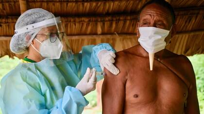 El equipo médico comenzó a adoptar una estrategia para evitar el contagio de los indígenas por covid-19 tanto como sea posible.
