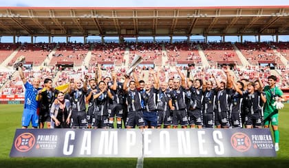 El equipo se consagró en su grupo y ascendió a la segunda división en la última temporada