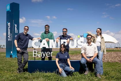 El equipo técnico de Bayer durante la jornada de capacitación en Pergamino.