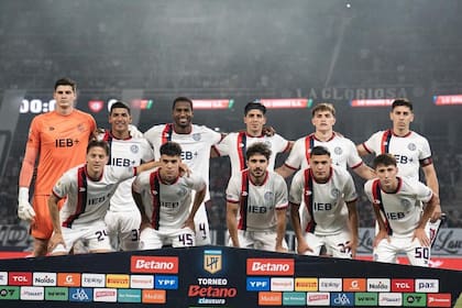 El equipo titular de San Lorenzo que salió a jugar ante Central Córdoba en Santiago del Estero, en el último partido oficial de 2025