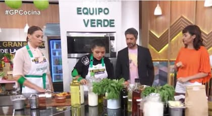 El equipo verde se prepara para cocinar