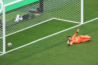 Bielsa se va de un Mundial con otro fracaso: Uruguay perdió con España y quedó eliminado en la primera rueda