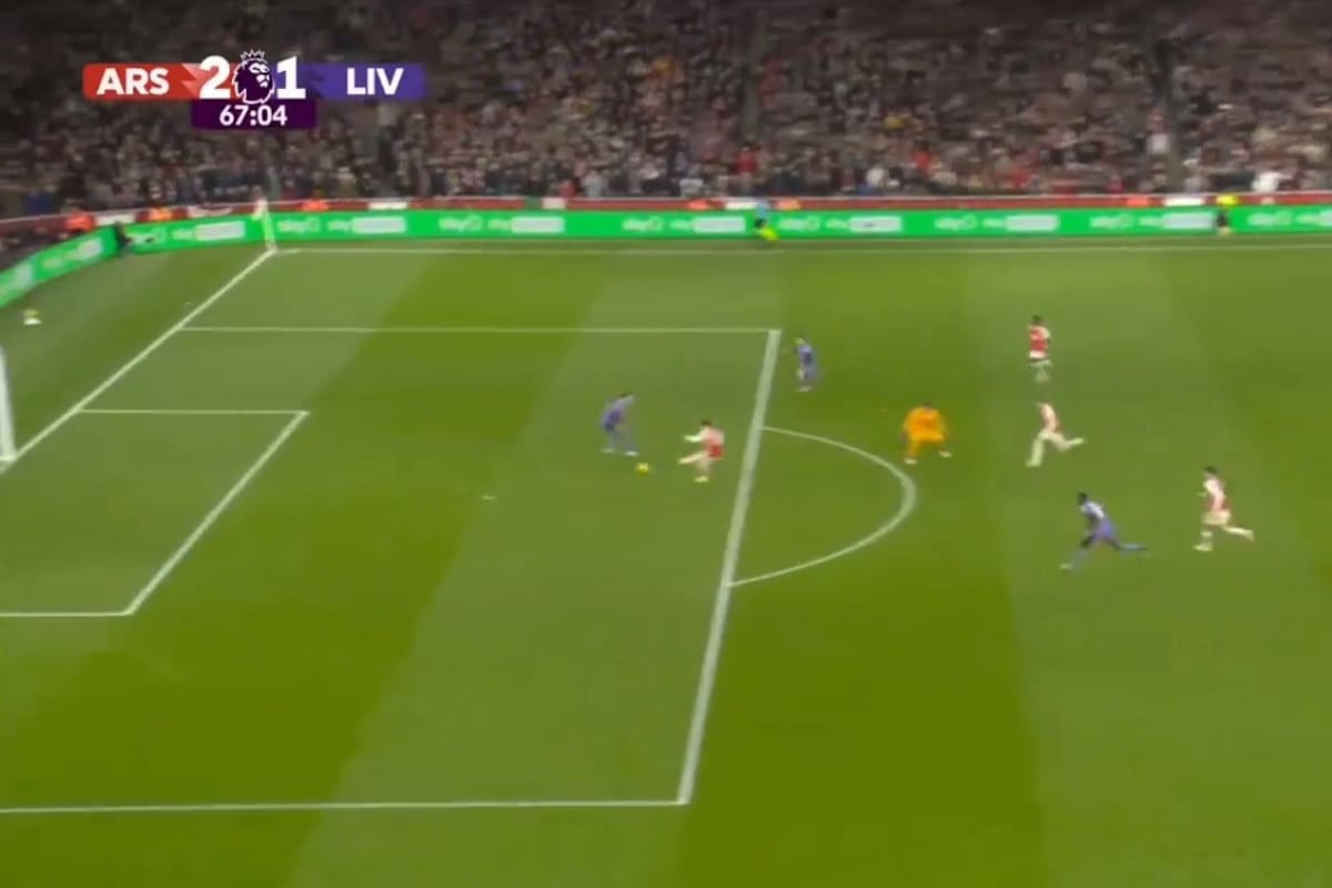El error de Virgil van Dijk en Liverpool que derivó en el gol del brasileño Gabriel Martinelli para Arsenal, por la Premier League