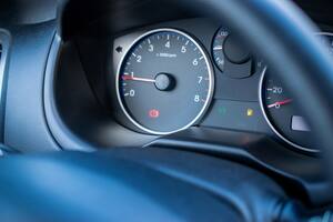 El error frecuente de circular a bajas revoluciones para ahorrar combustible puede dañar el motor