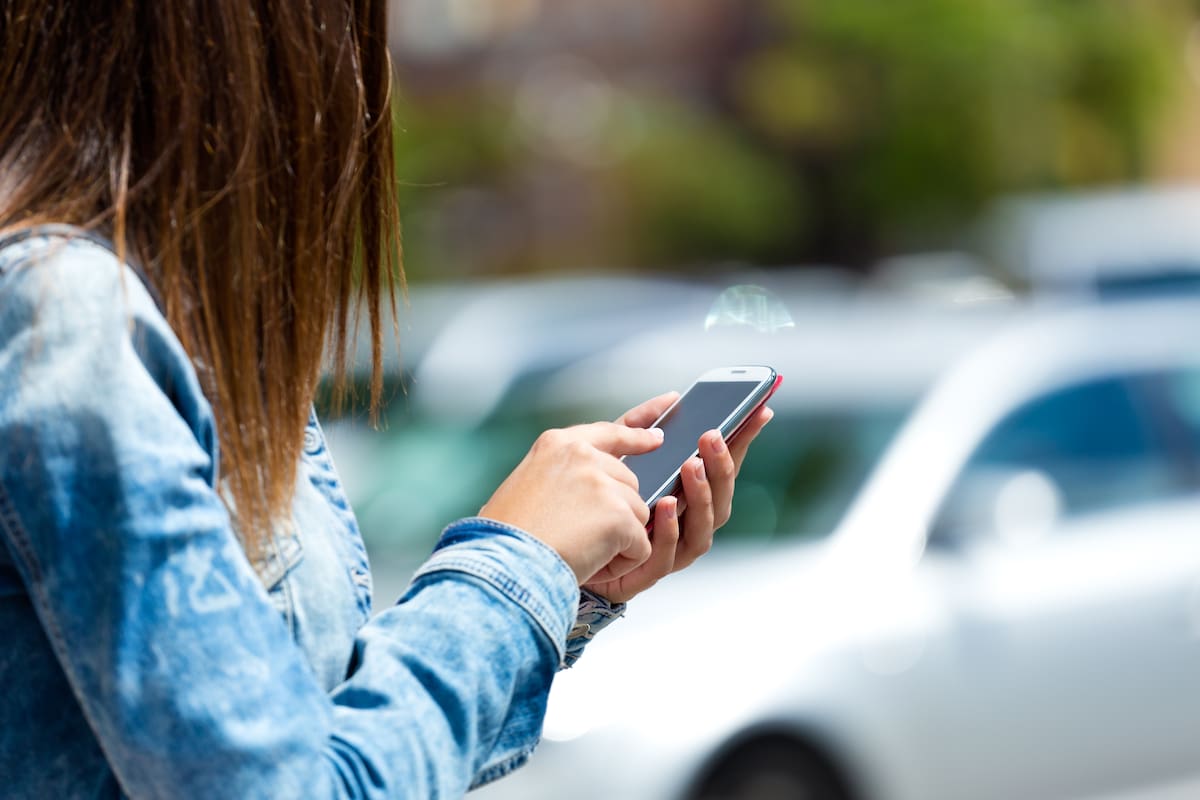 El error frecuente que llena la memoria del celular y que muchas personas desconocen