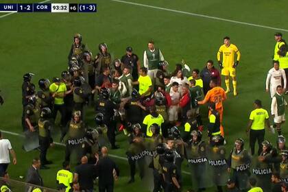 El escándalo en Perú incluyó a futbolistas de Universitario y Corinthians, agentes de seguridad y la policía local