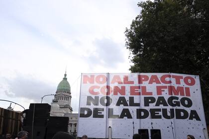 El escenario fue apostado sobre la avenida Rivadavia, a la altura de Rodríguez Peña.