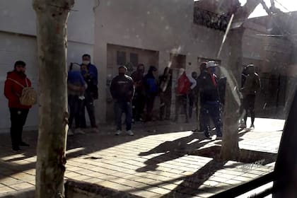 El escrache en la vivienda de la mujer que convocaba a marchas contra del gobierno