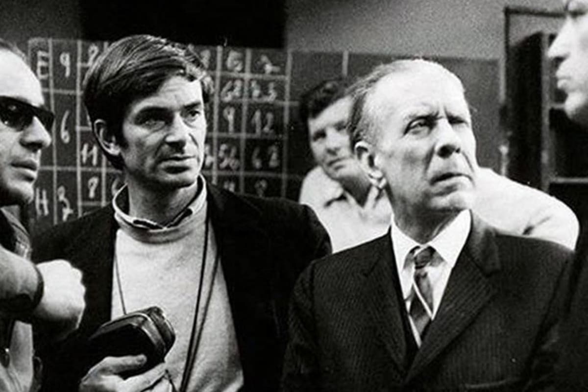 El escritor con Hugo Santiago, el director de fotografía Ricardo Aronovich y Lautaro Murúa, durante el rodaje de Invasión