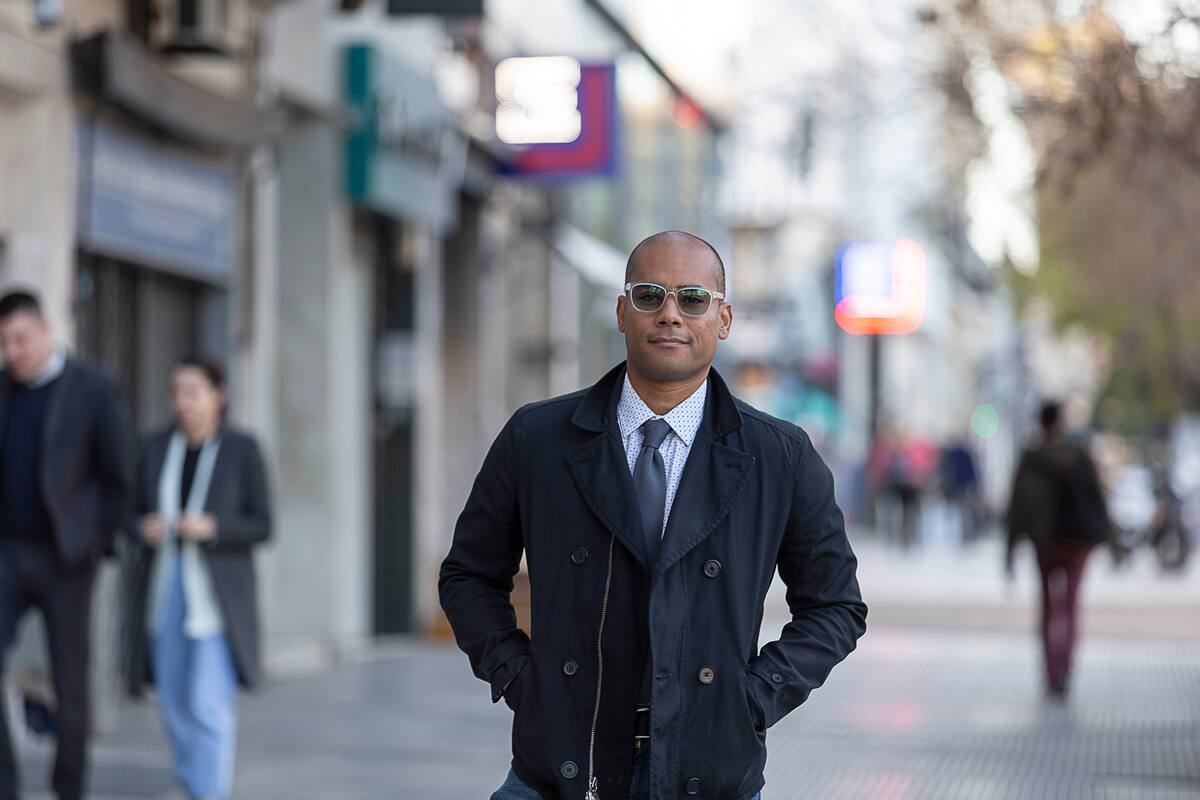 El escritor dominicano Rey Andújar visitó por primera vez la Argentina para presentar su novela "Candela"