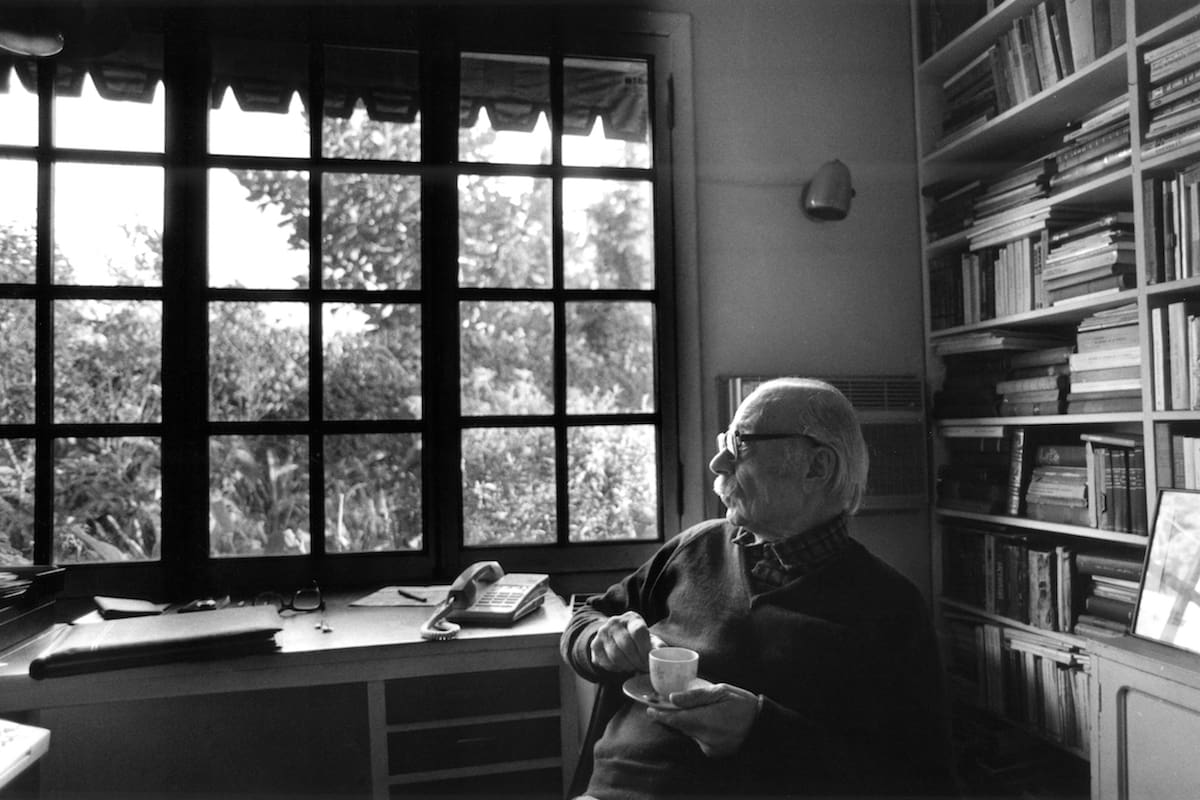 El escritor Ernesto Sabato en su casa de Santos Lugares