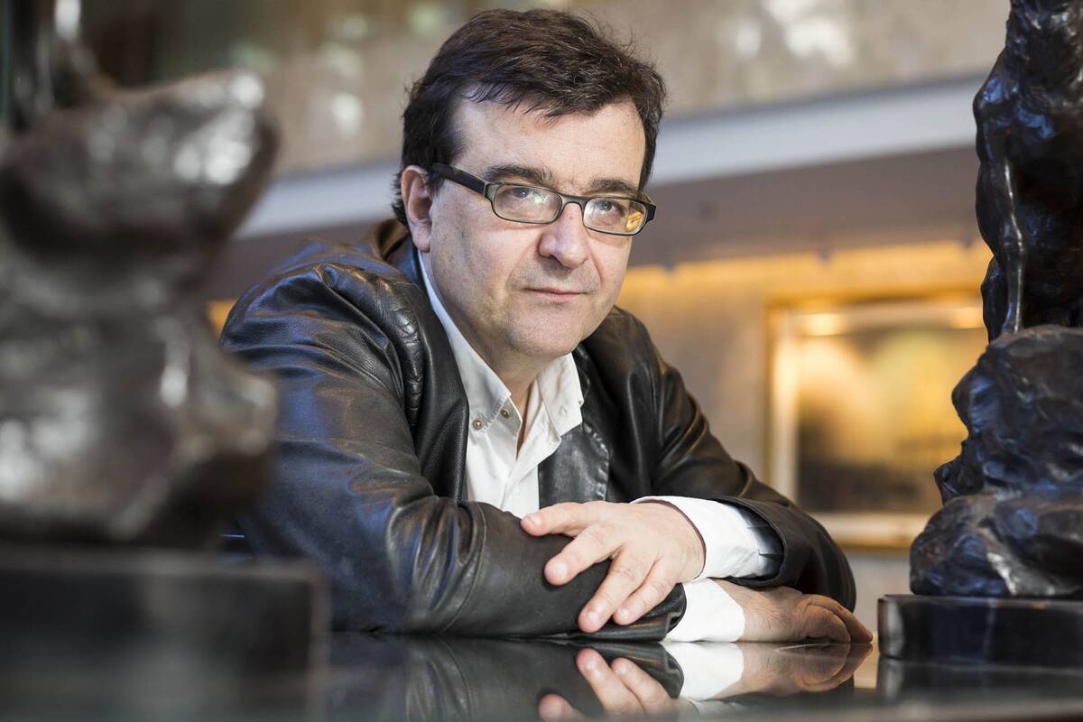 El escritor español afirma que, en la era de las fake news, "los periodistas son más necesarios que nunca" por su capacidad para interpretar la catarata de información que circula en las redes