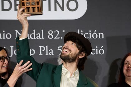 El escritor español David Uclés, ganador del Premio Nadal 2026