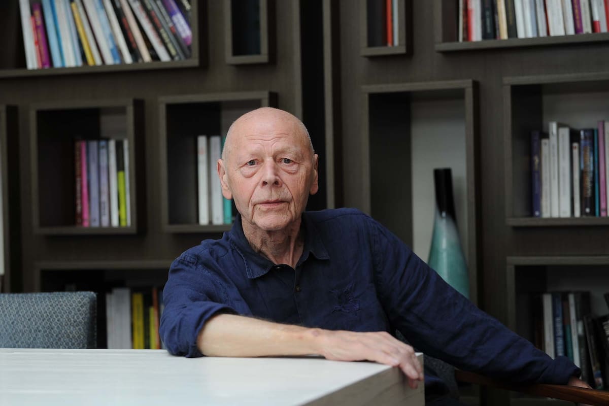 El escritor francés (foto), uno de los narradores más originales de hoy, se debate entre las existencias comunes y los misterios del arte