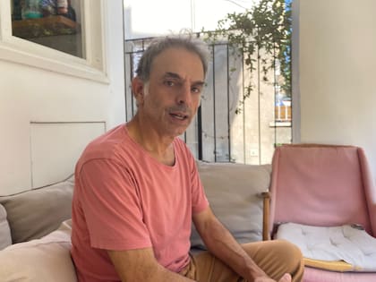 El escritor israelí Etgar Keret, en su casa de Tel Aviv