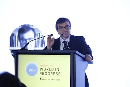 El escritor Javier Cercas, antes de la cena de clausura de la primera jornada del foro World In Progress en Barcelona
