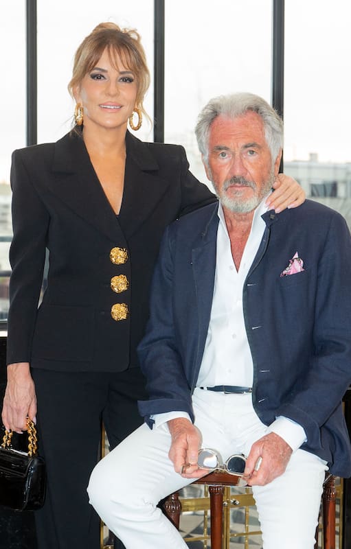 El escritor Jean-Paul Enthoven junto a su pareja Patricia Della Giovampaola,