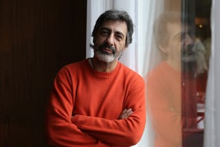 Juan Del Val: sus placeres, convivir con la tristeza y el refugio madrileño en el que escribe