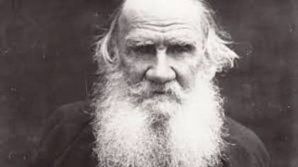 El escritor Leo Tolstoi, intercambió cartas con Ganhdi sobre la paz y la religión